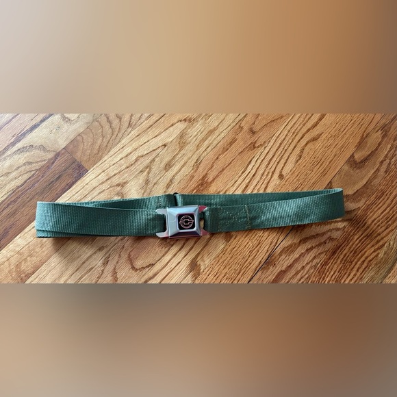 Green Seatbelt Style Belt with Chevrolet Logo Buckle - adjustable - Picture 1 of 6